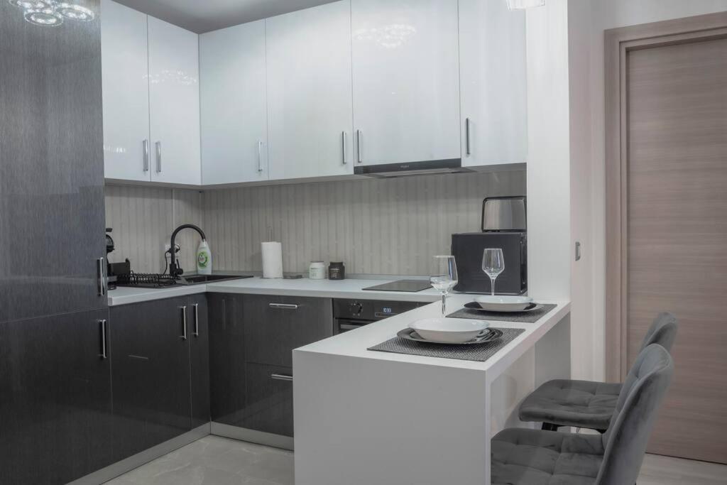Luxury 2 Bedroom Apartment Bucharest Exterior photo